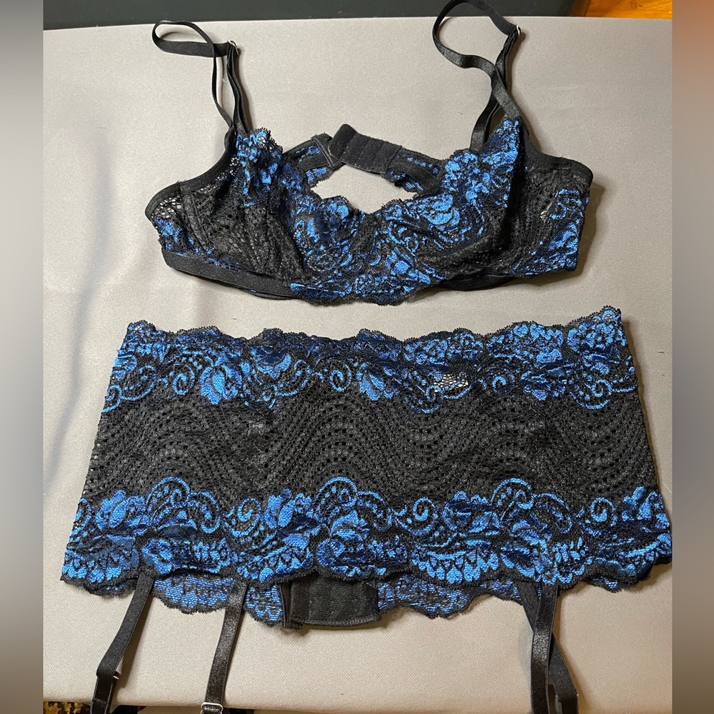 Black and Blue Lace Bra and Garter Set, Medium, No Panties